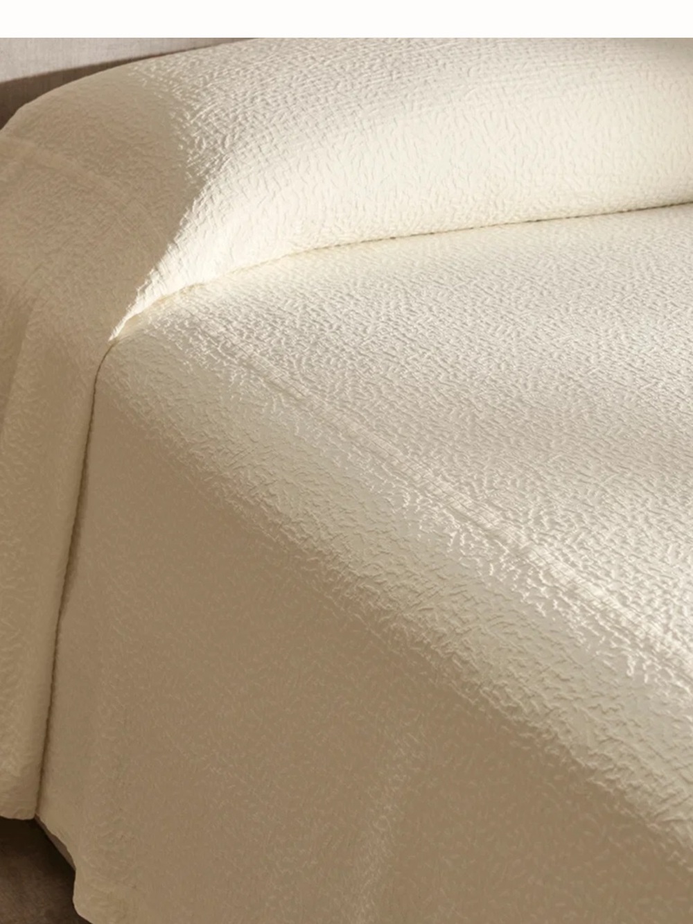 Boll& Branch cream Dappled Vela Classic Coverlet full/queen